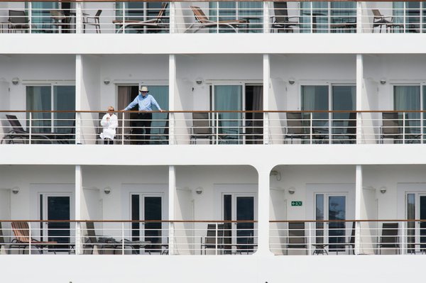 What Are the Benefits of Choosing a Cruise Vacation for Exploring the UK Coastline?